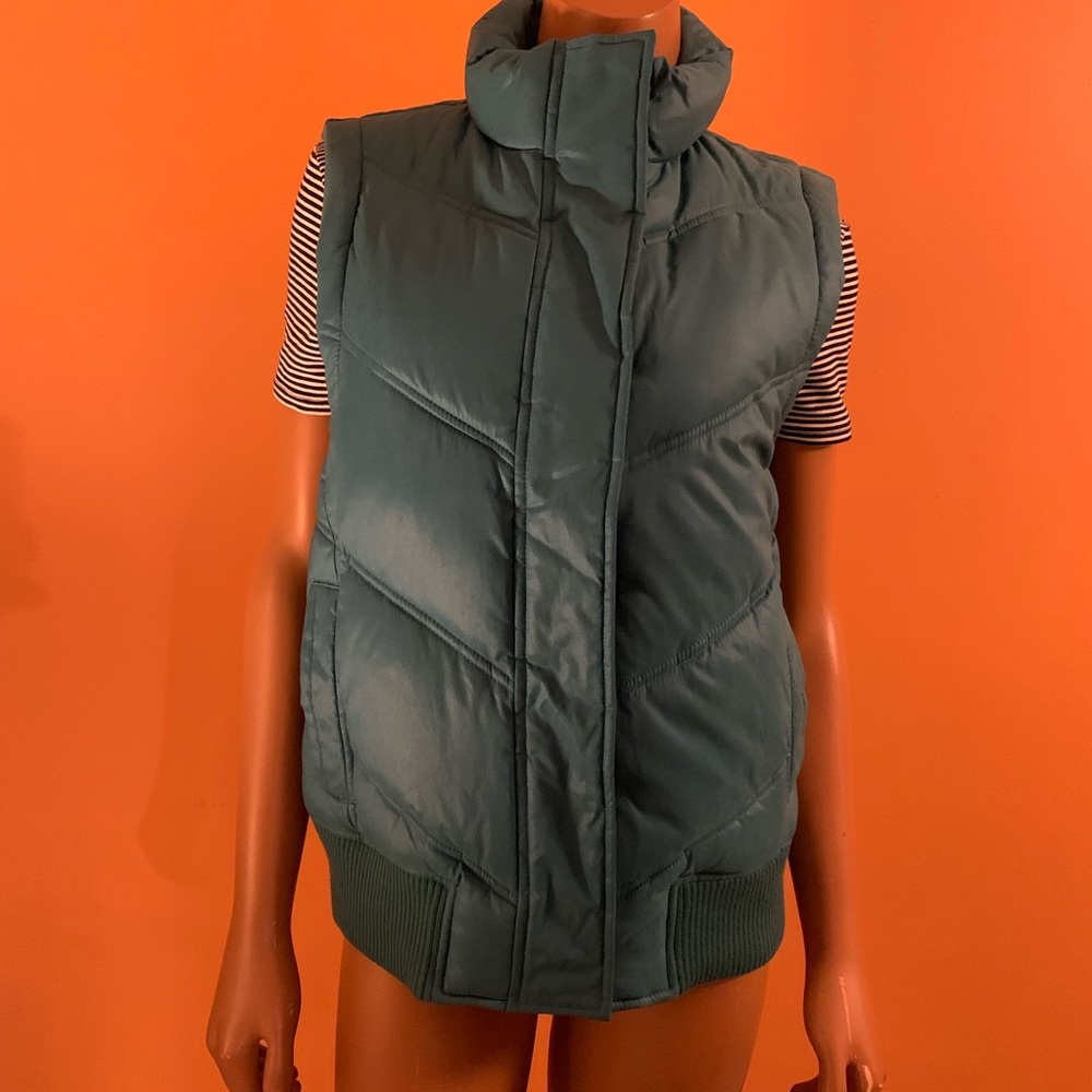 Gap puffer vest